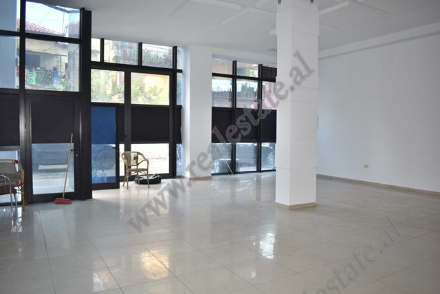 Store for rent in Arkitekt Kasemi street in Tirana.
It is positioned on the ground floor of a new b